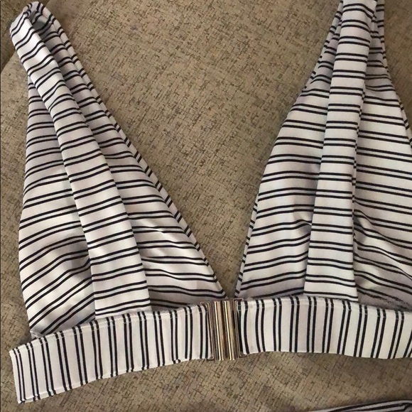 Striped bikini - Picture 3 of 3